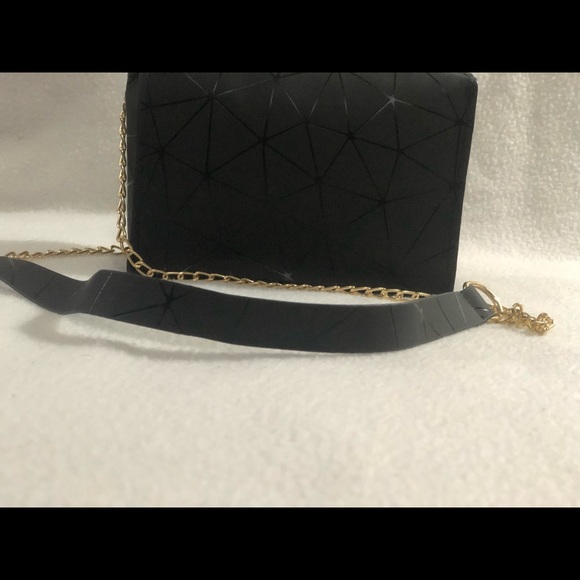 Abstract black crossbody bag - Picture 5 of 6